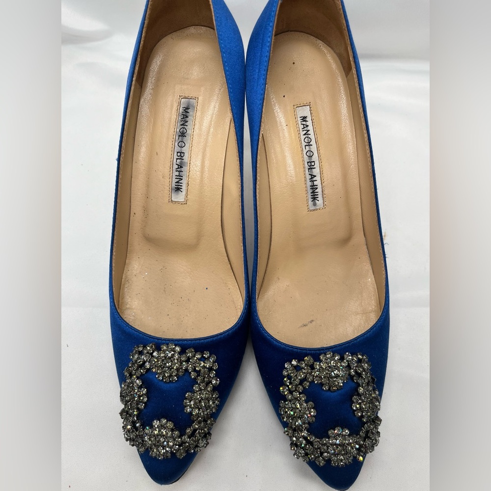 Manolo Blahnik size 39 Elegant Blue Satin Heels with Embellishments - Picture 7 of 7